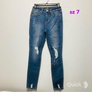 sz 7 - New Indigo Rein Distressed Skinny Jeans